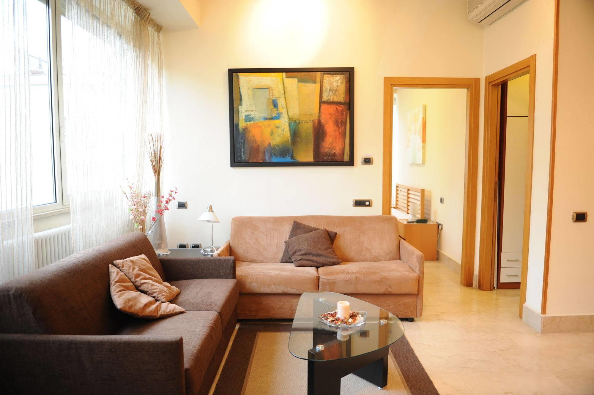 Lux Apartahotel Roma